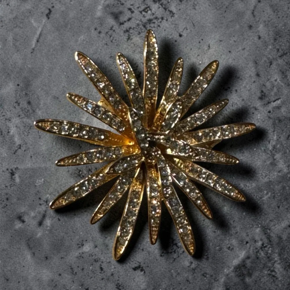 GYAYU Gold Starburst Crystal Rhinestone Brooch Pin Statement Piece